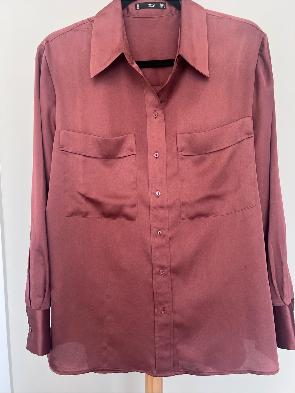 Mango Womenโs Long-Sleeve Silky Button-Up Shirt in Rich Chocolate Brown Size L